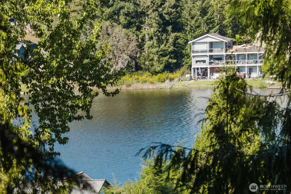 360 Kingsway W Bremerton WA 98312