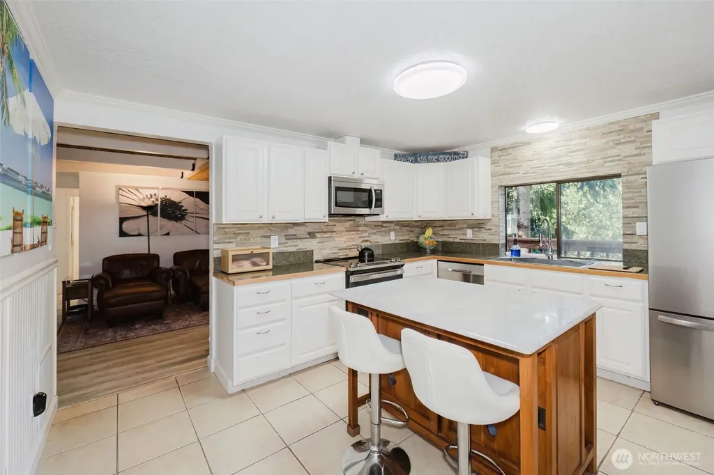 360 Kingsway W Bremerton WA 98312