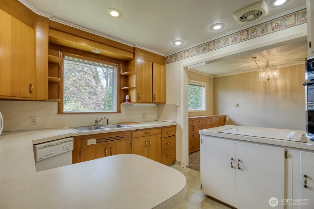 156 Emerson Avenue Hoquiam WA 98550