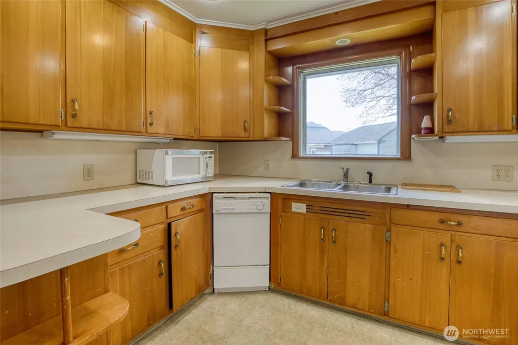 156 Emerson Avenue Hoquiam WA 98550