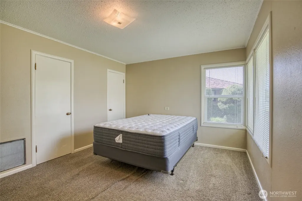 156 Emerson Avenue Hoquiam WA 98550