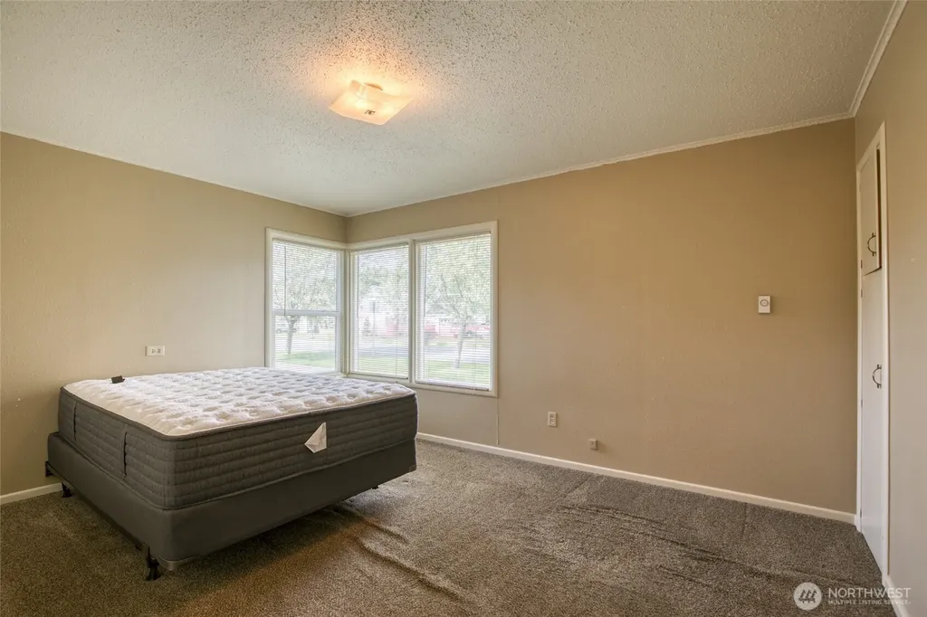 156 Emerson Avenue Hoquiam WA 98550