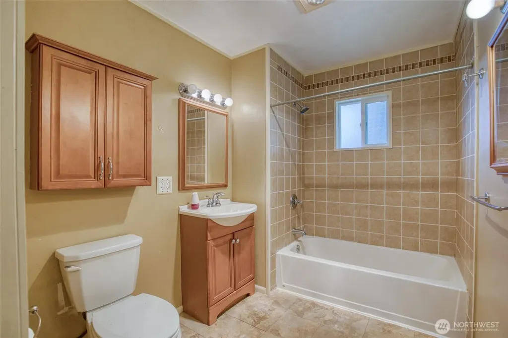 156 Emerson Avenue Hoquiam WA 98550