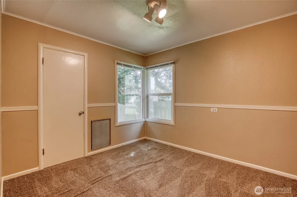 156 Emerson Avenue Hoquiam WA 98550