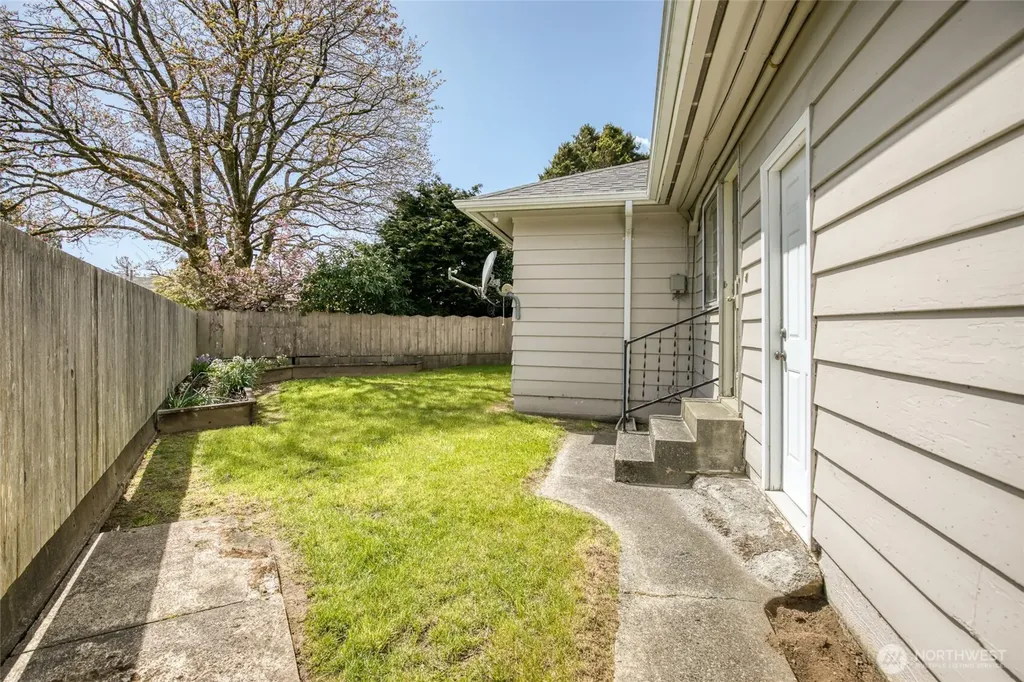 156 Emerson Avenue Hoquiam WA 98550