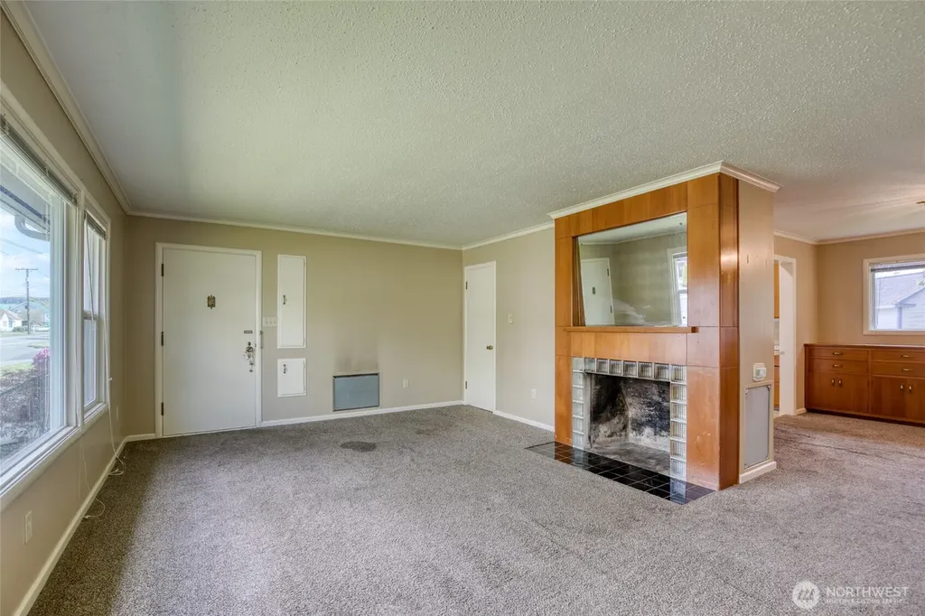 156 Emerson Avenue Hoquiam WA 98550