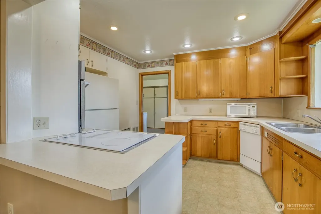 156 Emerson Avenue Hoquiam WA 98550