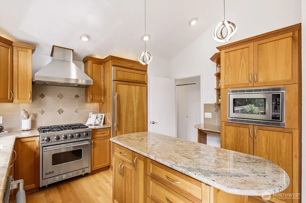 13717 46th Avenue W Edmonds WA 98026