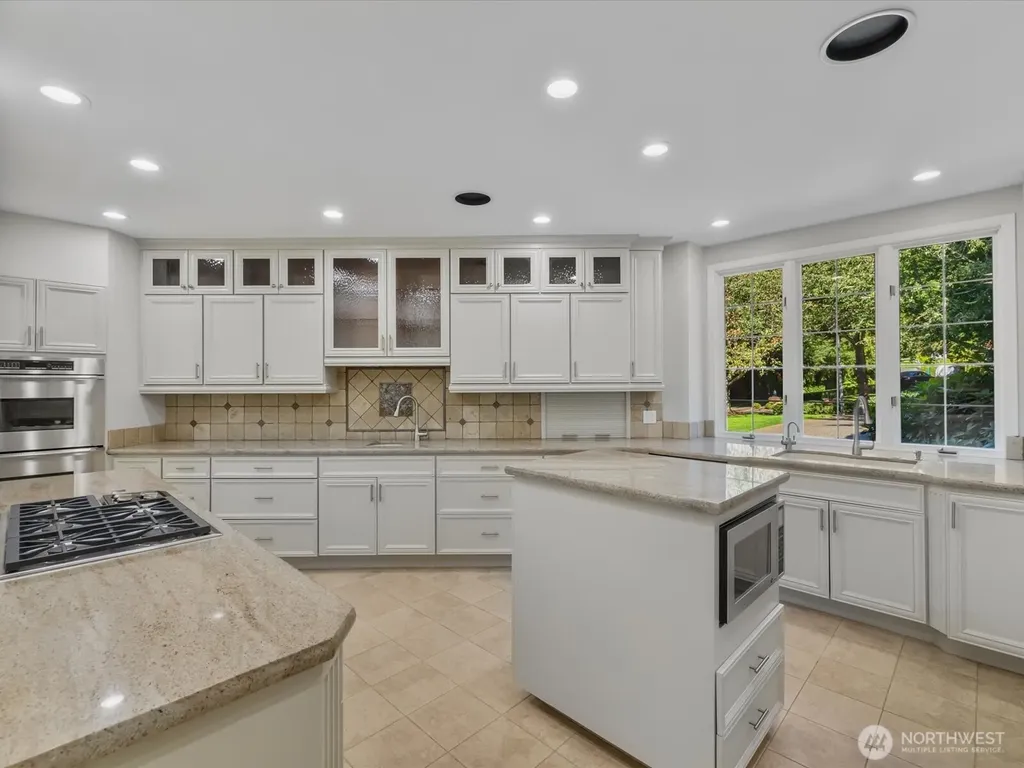 20421 NE 66th Court Redmond WA 98053