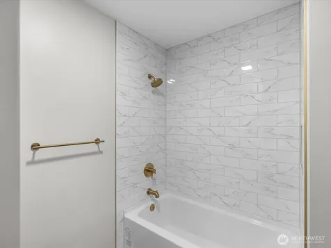 20421 NE 66th Court Redmond WA 98053