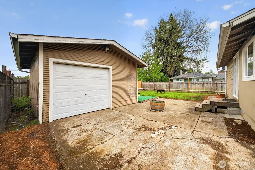 1203 W Main Street Centralia WA 98531