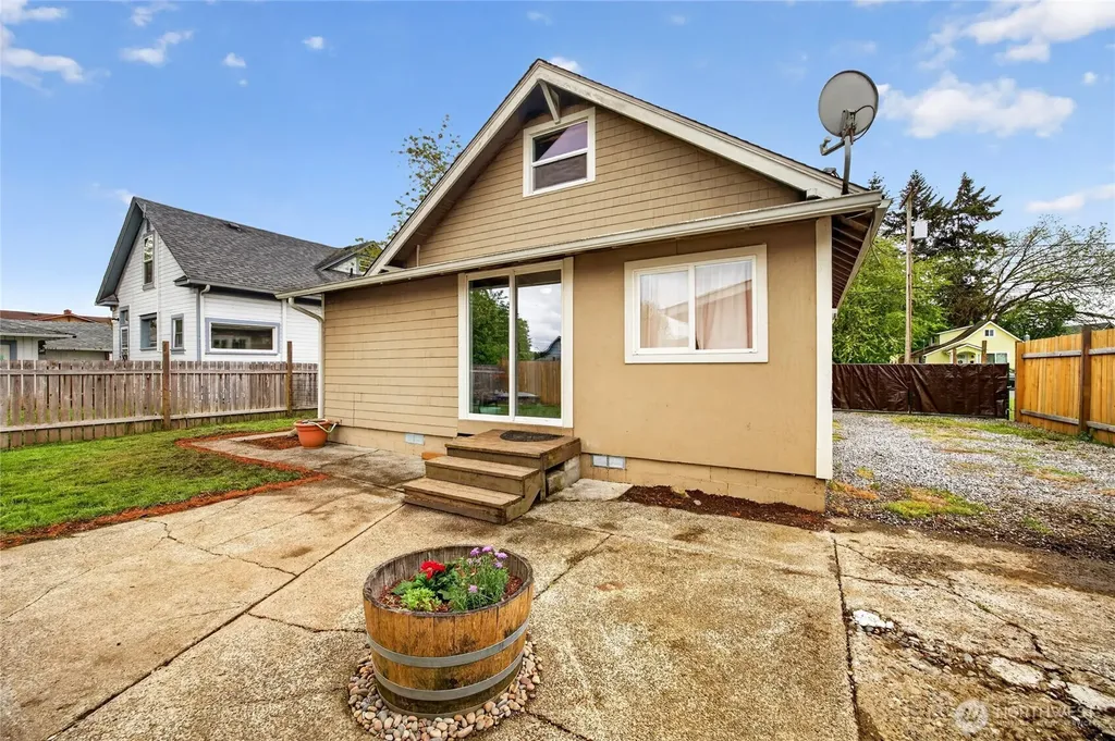 1203 W Main Street Centralia WA 98531