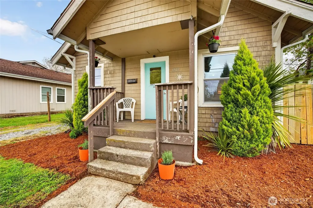 1203 W Main Street Centralia WA 98531