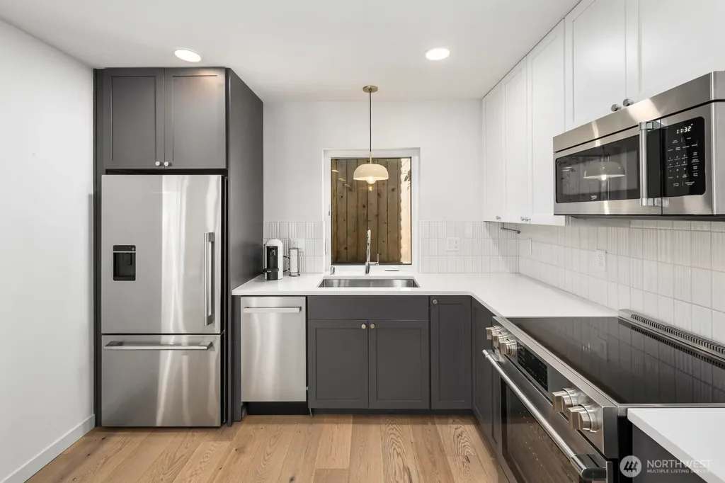 4028 5th Avenue NE Seattle WA 98105