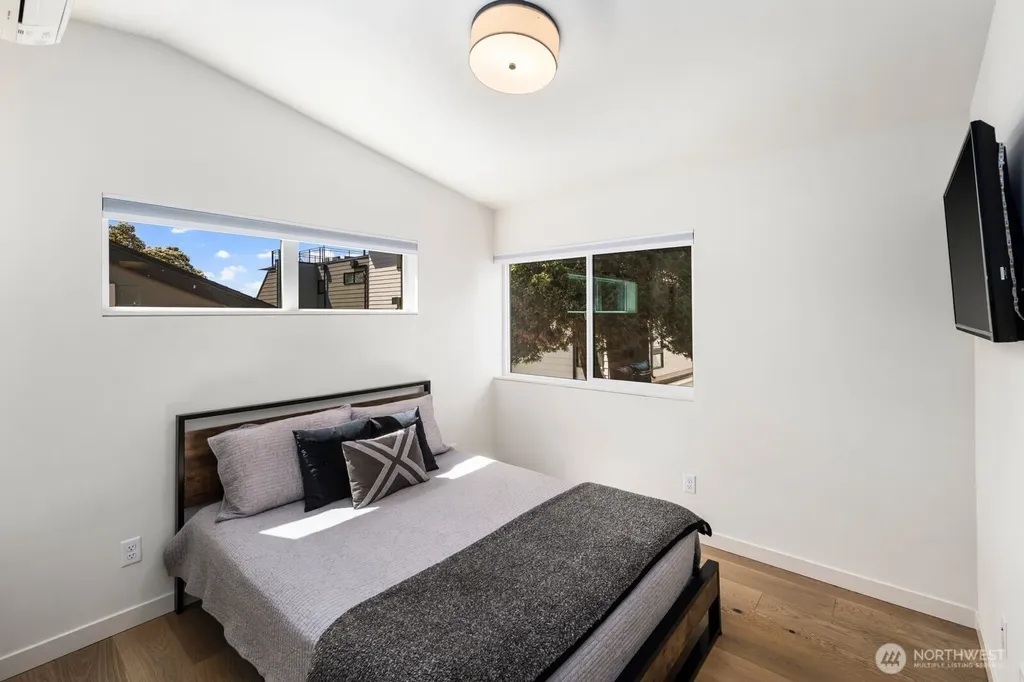 4028 5th Avenue NE Seattle WA 98105