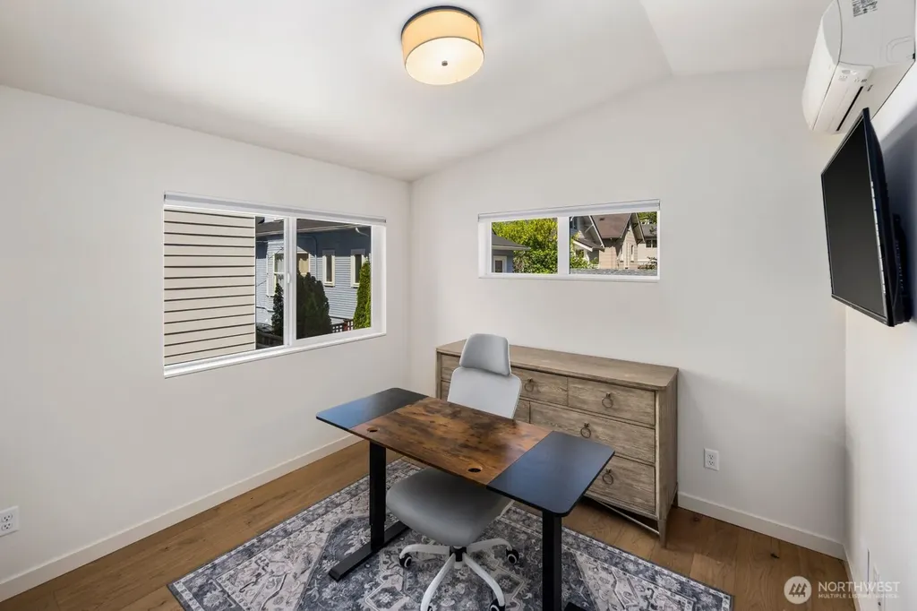 4028 5th Avenue NE Seattle WA 98105
