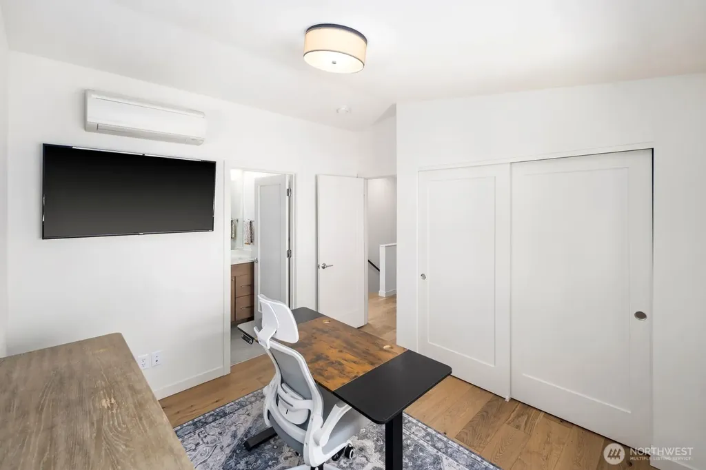 4028 5th Avenue NE Seattle WA 98105