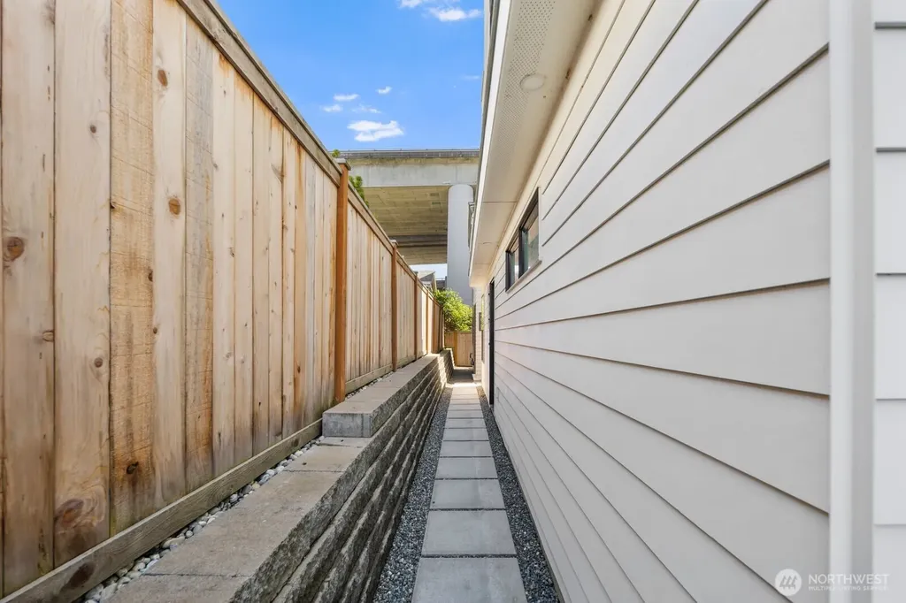 4028 5th Avenue NE Seattle WA 98105