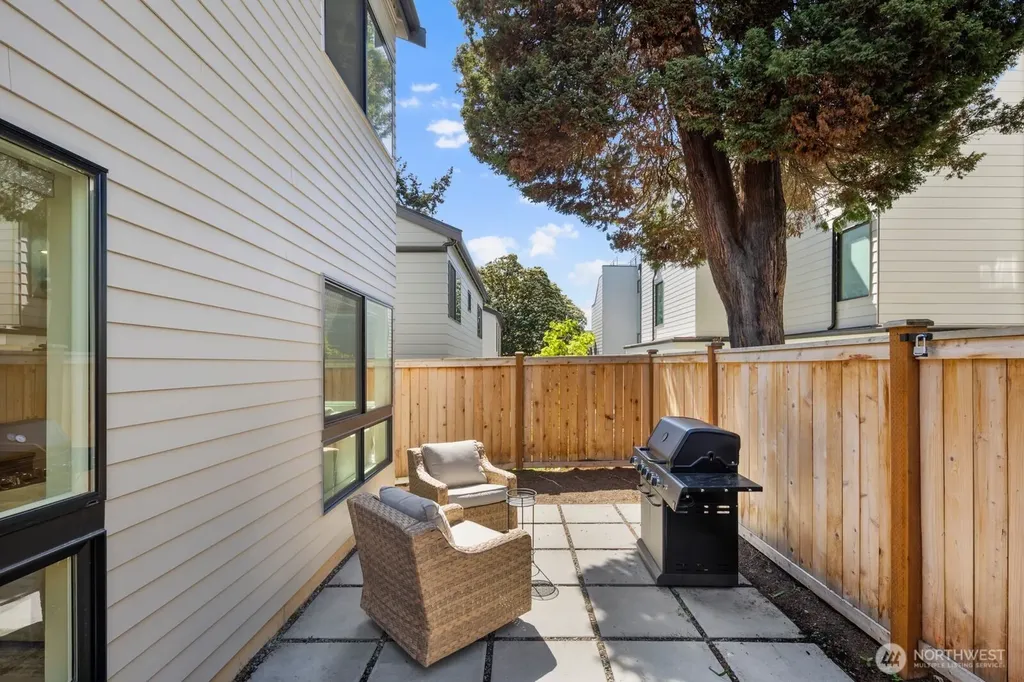 4028 5th Avenue NE Seattle WA 98105