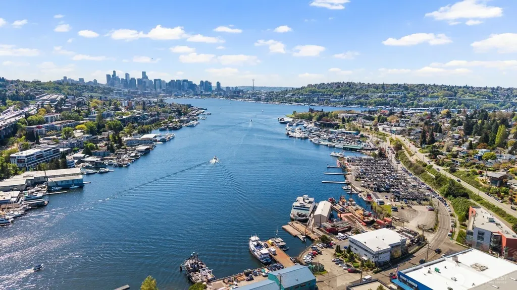 4028 5th Avenue NE Seattle WA 98105