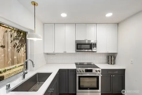 4028 5th Avenue NE Seattle WA 98105