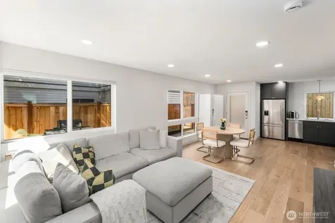 4028 5th Avenue NE Seattle WA 98105