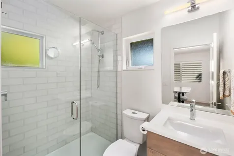 4028 5th Avenue NE Seattle WA 98105