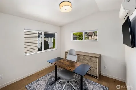 4028 5th Avenue NE Seattle WA 98105