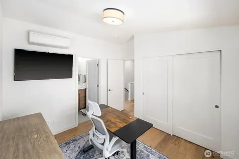 4028 5th Avenue NE Seattle WA 98105