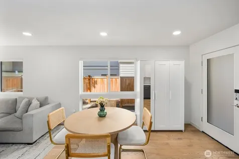 4028 5th Avenue NE Seattle WA 98105