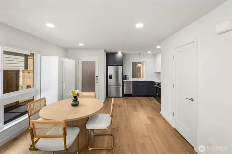4028 5th Avenue NE Seattle WA 98105