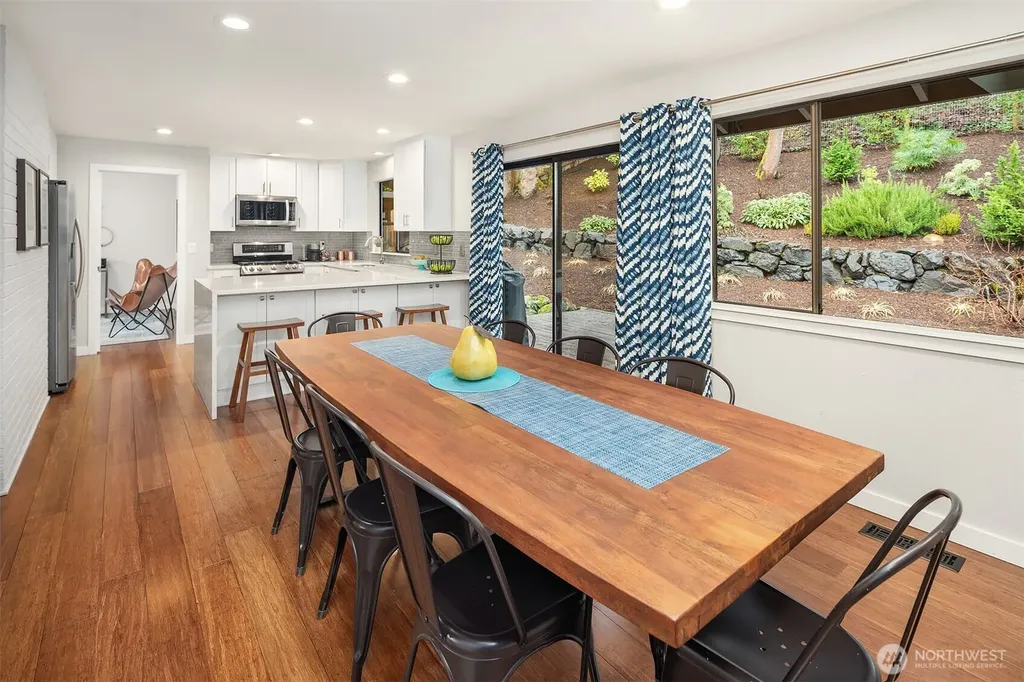 6700 81st Avenue SE Mercer Island WA 98040