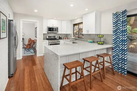 6700 81st Avenue SE Mercer Island WA 98040