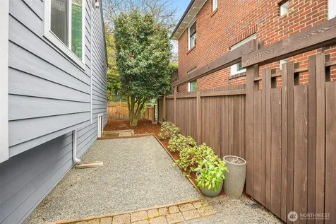 814 23rd Avenue E Seattle WA 98112