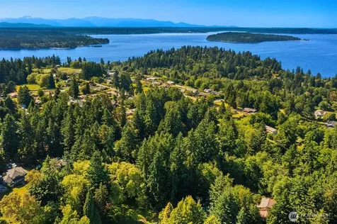 11703 Vashon Highway SW Vashon WA 98070