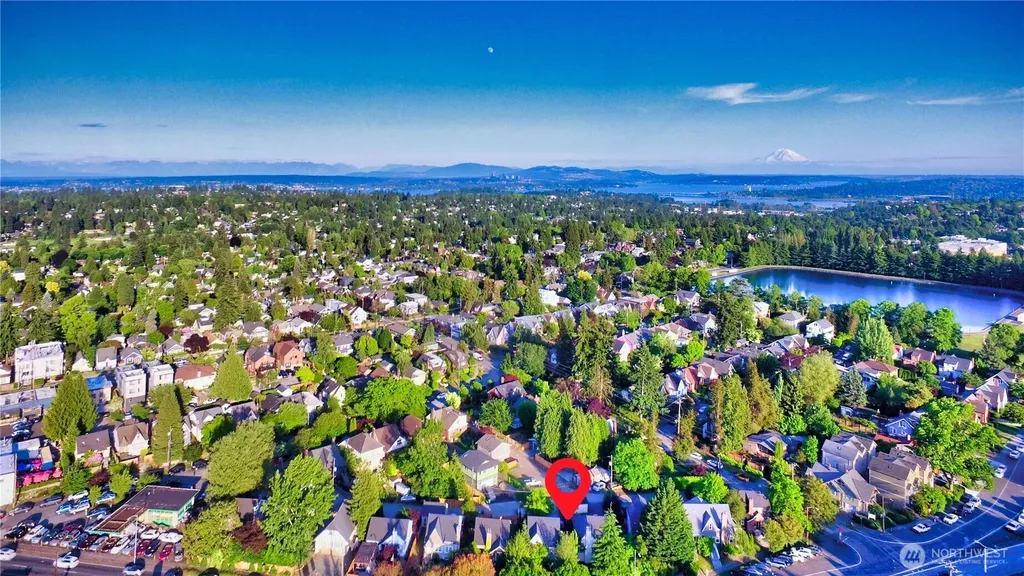 7818 NE Lake City Way NE Seattle WA 98115
