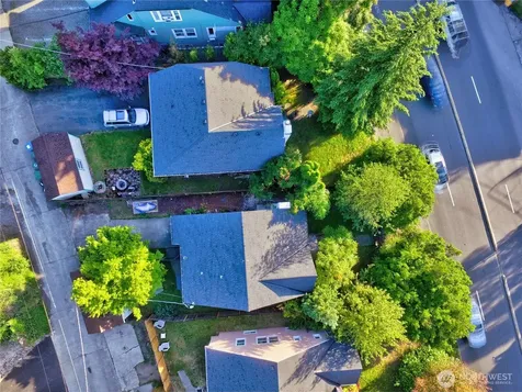 7818 NE Lake City Way NE Seattle WA 98115