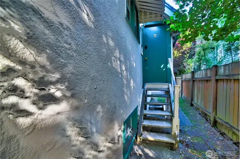 7818 NE Lake City Way NE Seattle WA 98115