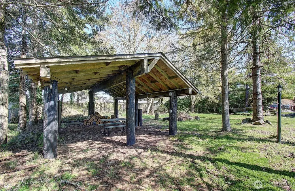 4913 N Place Seaview WA 98644