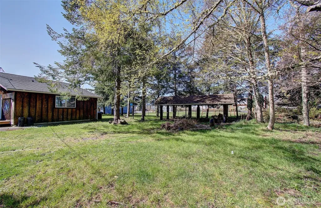 4913 N Place Seaview WA 98644