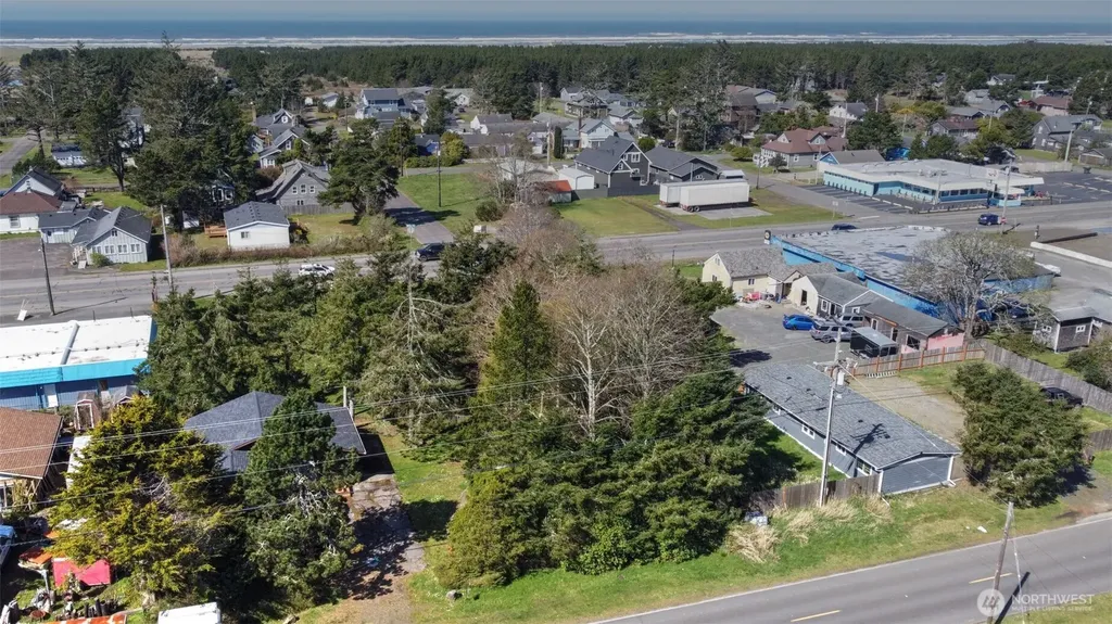4913 N Place Seaview WA 98644