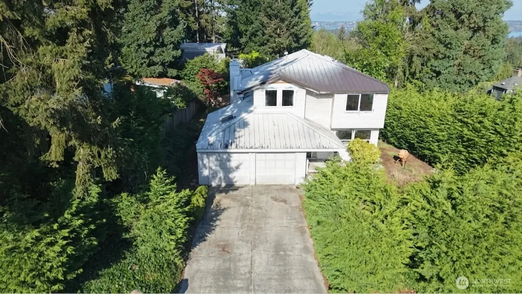 2915 98th Avenue NE Clyde Hill WA 98004