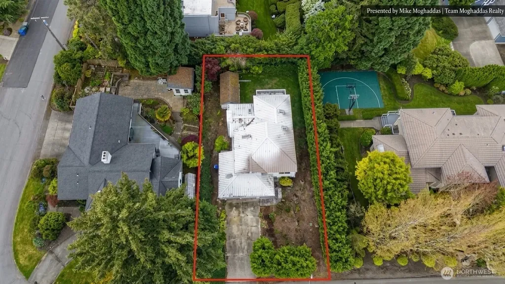 2915 98th Avenue NE Clyde Hill WA 98004