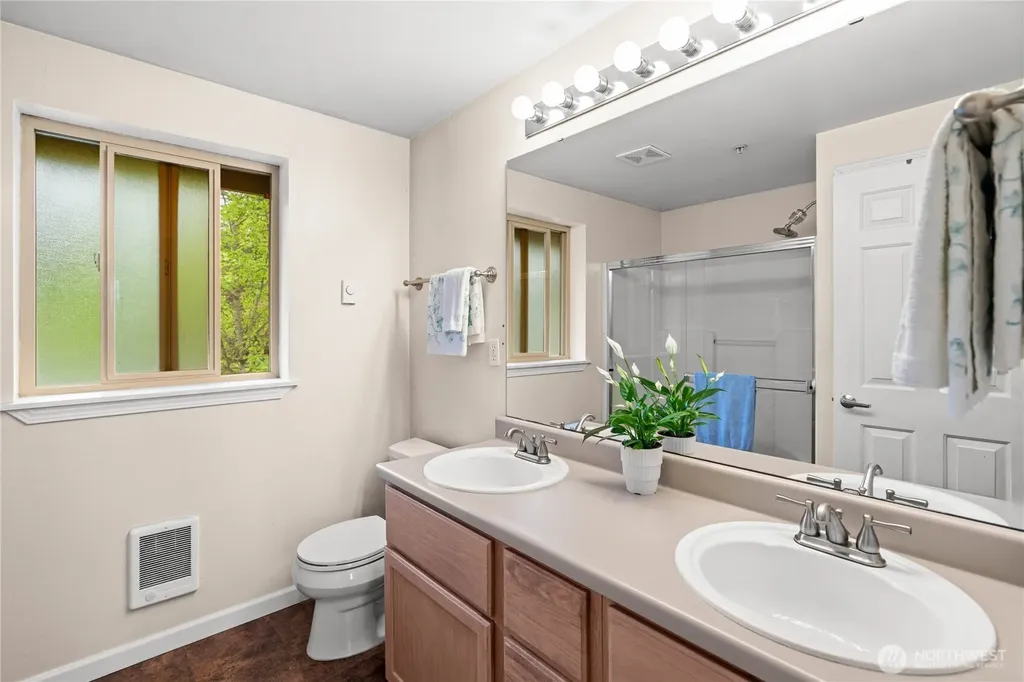 4701 NW Walgren Drive Silverdale WA 98383