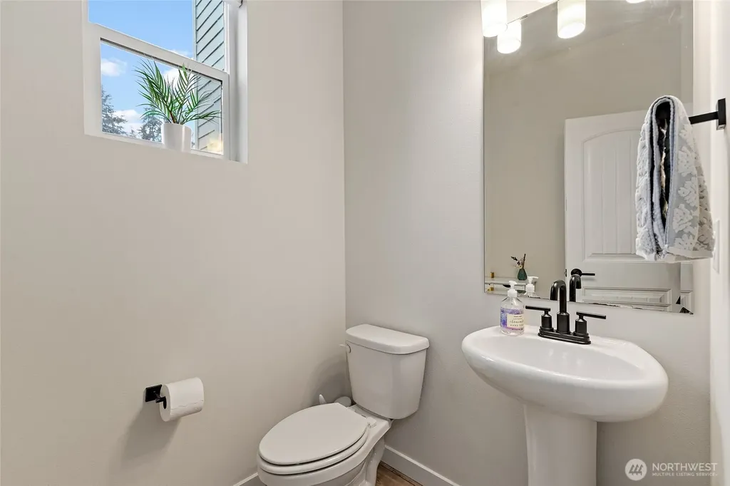 13420 Manor Way Lynnwood WA 98087