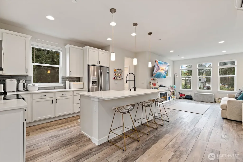 13420 Manor Way Lynnwood WA 98087