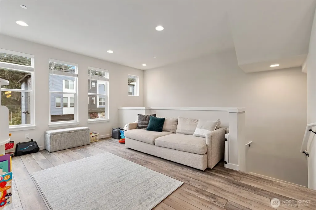 13420 Manor Way Lynnwood WA 98087