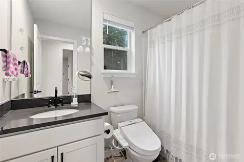 13420 Manor Way Lynnwood WA 98087
