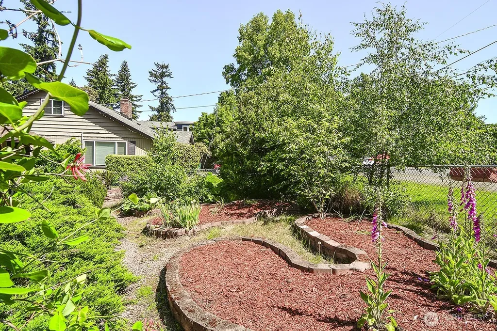 13709 39th Avenue NE Seattle WA 98125
