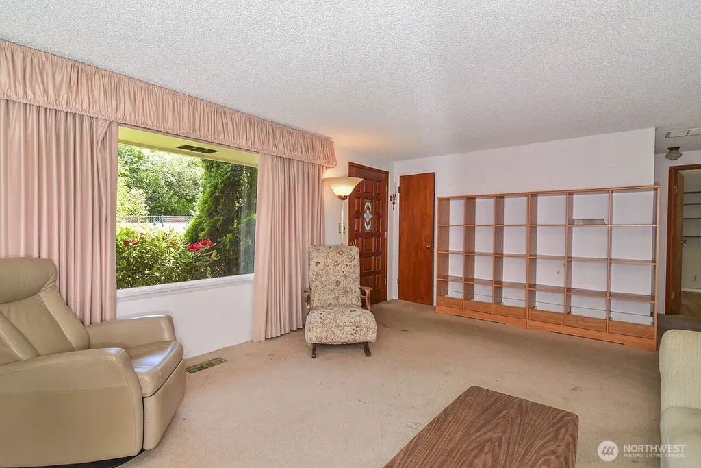 13709 39th Avenue NE Seattle WA 98125